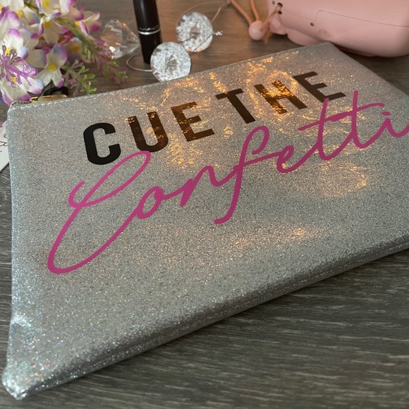 💄Makeup Pouch💄 - Picture 2 of 2